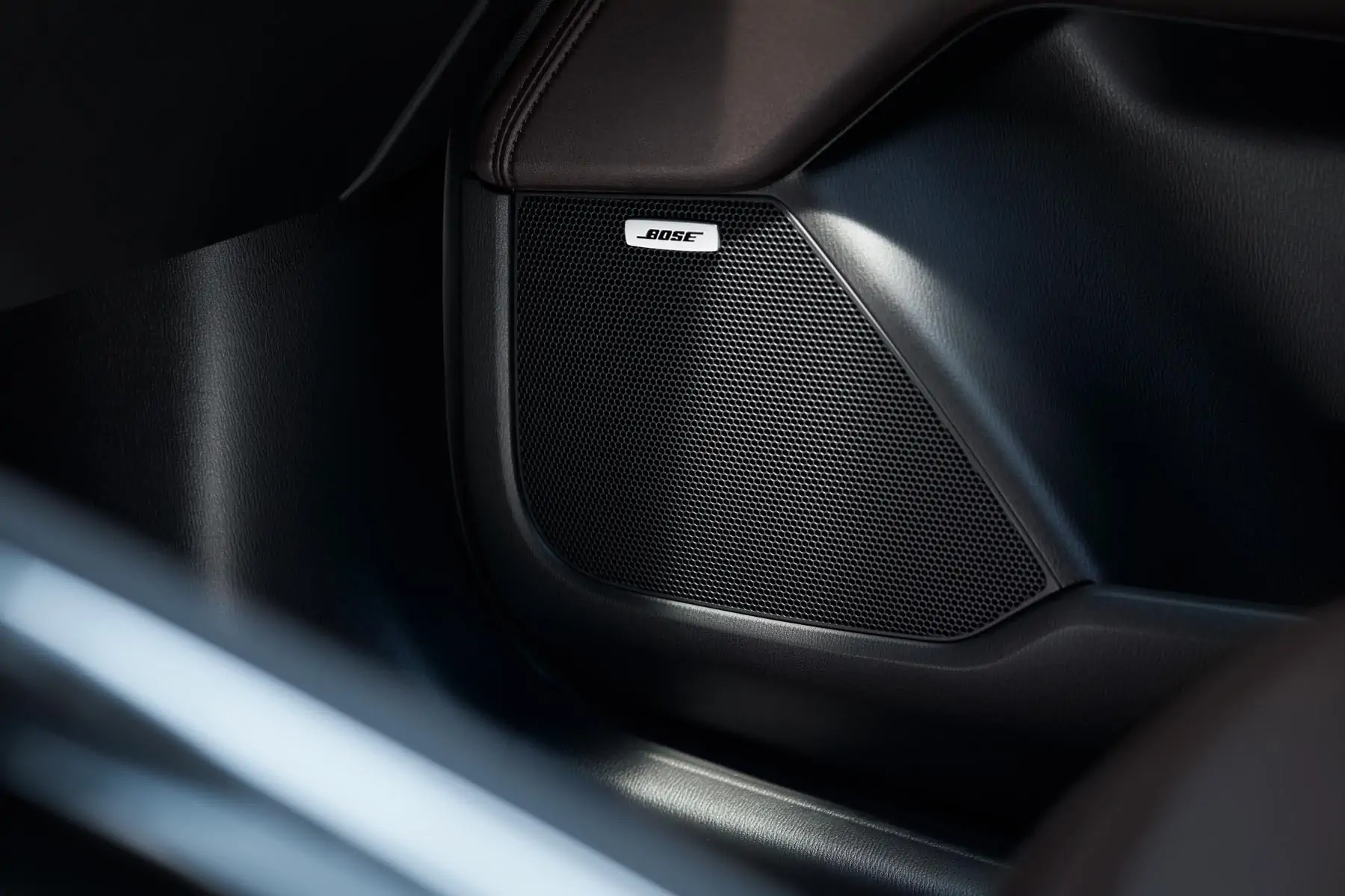 BOSE® PREMIUM SOUND SYSTEM