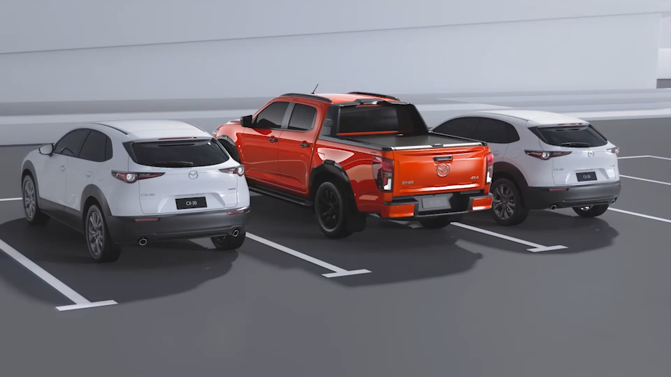 REAR CROSS TRAFFIC ALERT & BRAKING